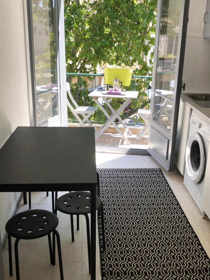 Appartement De Charme Avignon Centre Historique Terrasse Et Balcon Place Pie Exterior photo